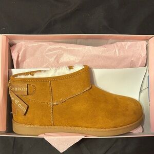Juicy Couture Brown boots